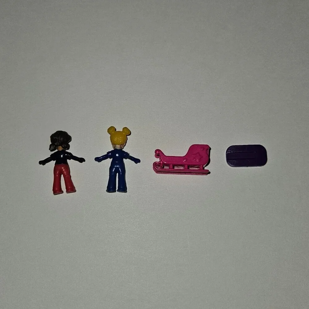 Polly Pocket Snowball Surprise Compact Cabin Dolls Sled Board Mattel 2017 READ